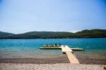 Short drive to the lake, private beach access for guests